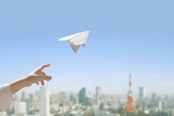 紙飛行機イメージ